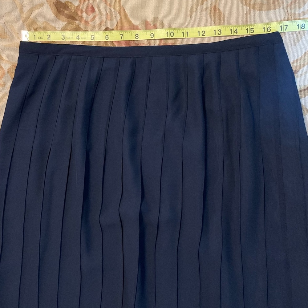 Classic navy blue skirt by Norton McNaughton Petite 16P - Picture 5 of 7